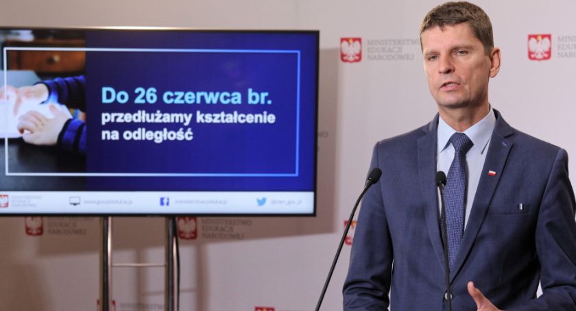 Piontkowski: przed wakacjami nie będzie przywróconych tradycyjnych zajęć w szkołach