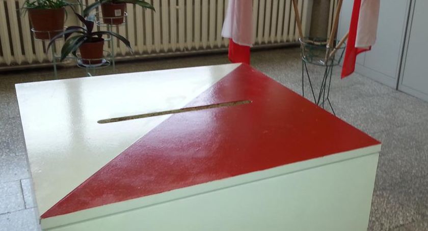 Wybory - sondażowo z minimalnym wskazaniem na Andrzeja Dudę