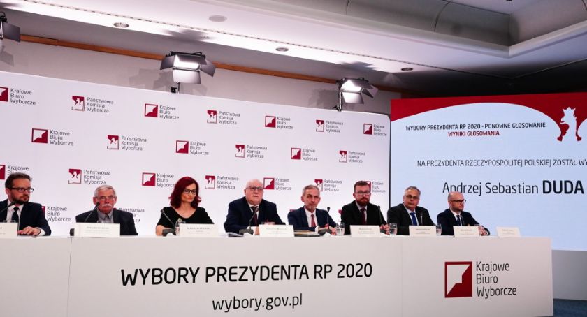 PKW na podstawie danych z 100 proc. obwodów: Andrzej Duda - 51,03 proc., Rafał Trzaskowski - 48,97 proc.