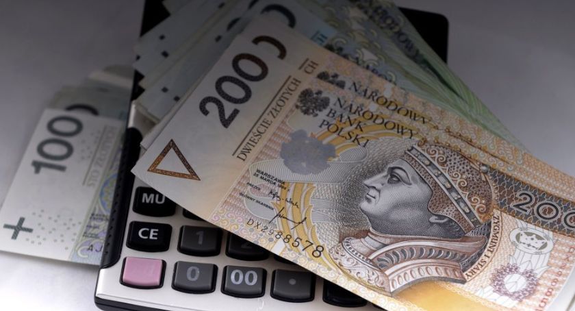 Raport: co dziesiąty Polak odczuwa problemy finansowe w związku z pandemią