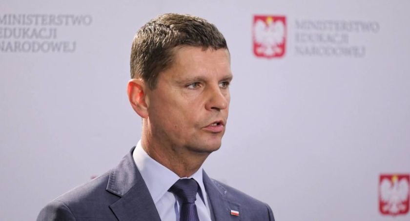 Szef MEN: w większości szkół można wrócić spokojnie do tradycyjnych zajęć