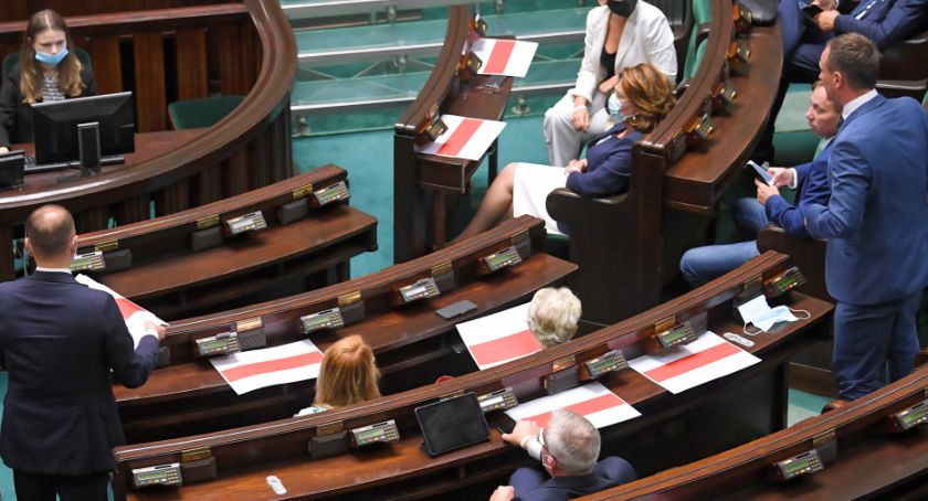 Sejm przyjął zmiany w prawie podwyższające wynagrodzenia m.in. parlamentarzystom