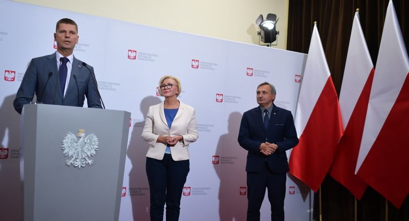 Piontkowski: do szkół trafi 20 tys. termometrów bezdotykowych