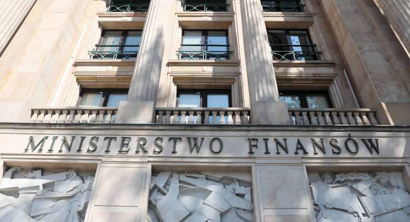 MF: rząd przyjął projekt ustawy budżetowej na 2021 z deficytem 82,3 mld zł