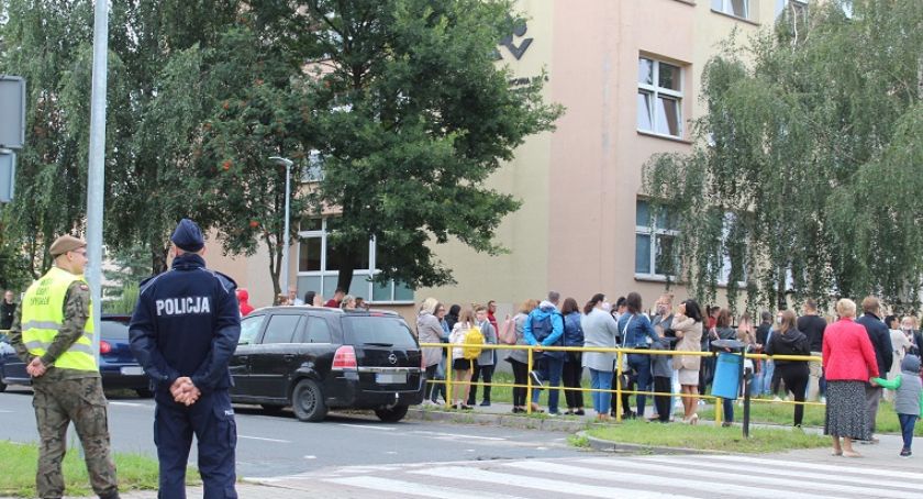 Współpraca służb w akcji „Bezpieczna drogi do szkoły