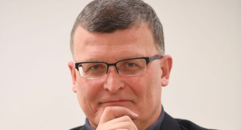 Dr Grzesiowski o liczbie zachorowań: konieczne jest wzmocnienie systemu opieki zdrowotnej