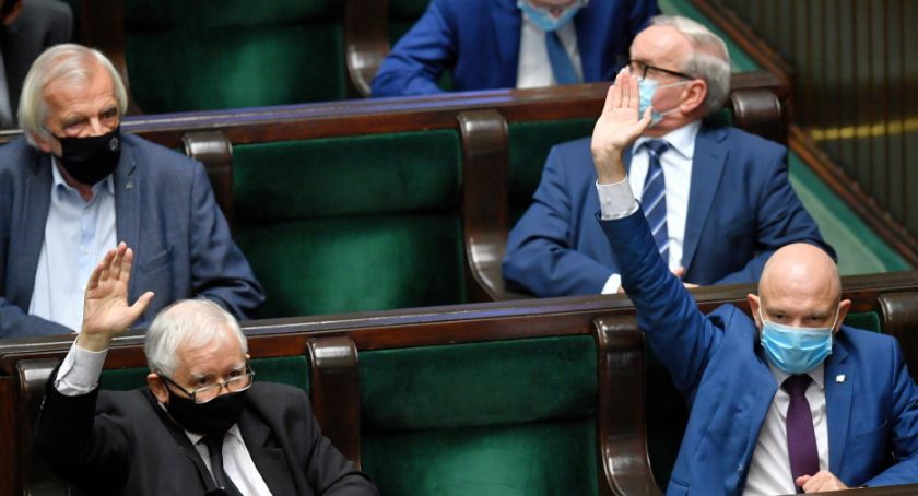 Sejm uchwalił nowelę tzw. ustawy covidowej ws. dodatków dla służby zdrowia