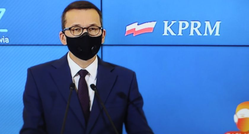 Morawiecki: pandemia nasila się, konieczne kolejne obostrzenia