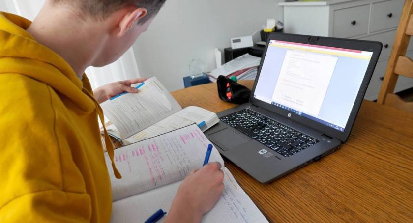 MEN: do 29 listopada przedłużone zajęcia zdalne, od poniedziałku zdalnie także klasy I-III