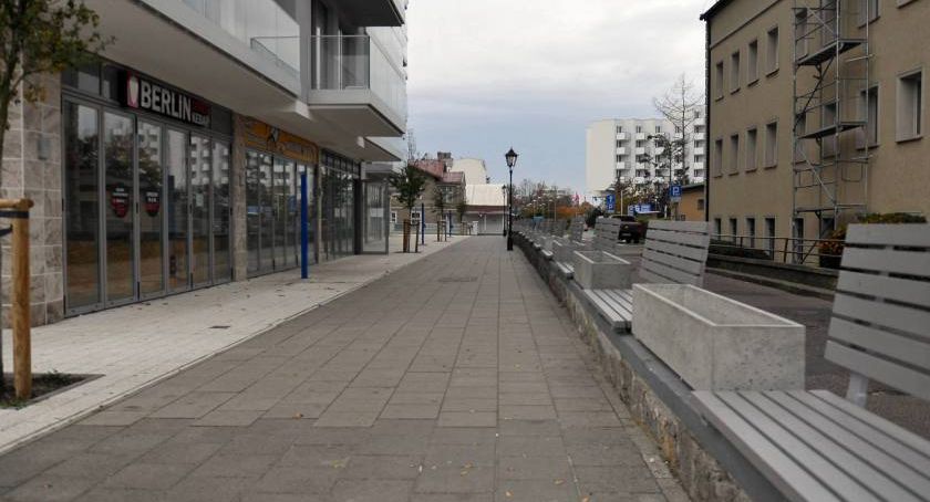 Ekspert: liczba nowych zakażeń zacznie spadać, jeśli utrzymamy ograniczenie kontaktów społecznych