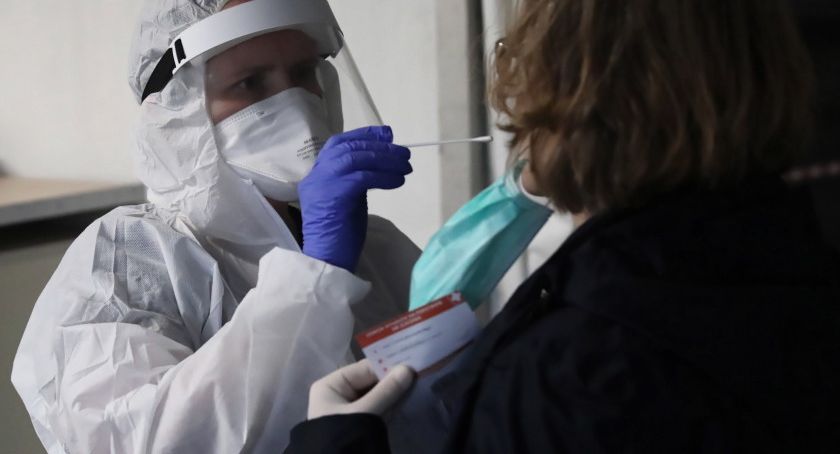MZ: testowanie nauczycieli klas I-III między 11 a 15 stycznia, chętnych ok. 190 tys. osób
