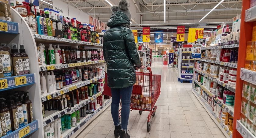 W niedzielę sklepy otwarte