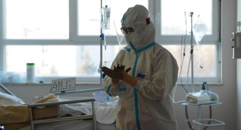 Ministerstwo Zdrowia: 15 698 nowych zakażeń koronawirusem, powrót do listopadowych poziomów