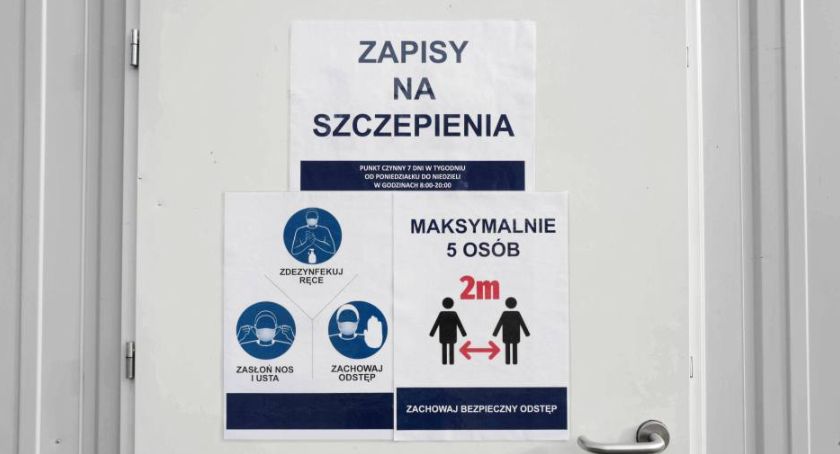 Dworczyk: osoby, które nie korzystają ze swojego terminu szczepienia AstrąZeneką trafiają na koniec kolejki