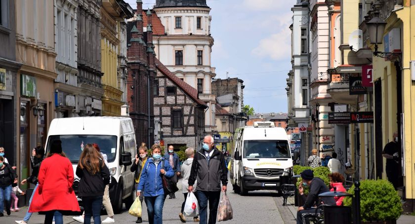 Sklepy w centrum nadal działają