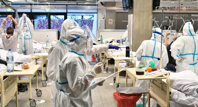MZ: nowy rekord liczby zakażeń koronawirusem – 35 143 przypadki; zmarły 443 osoby