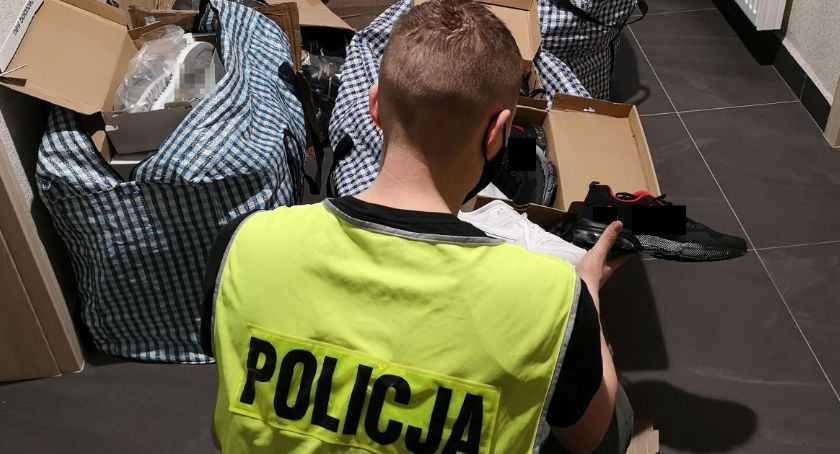 Policjanci ujawnili na giełdzie nielegalny towar