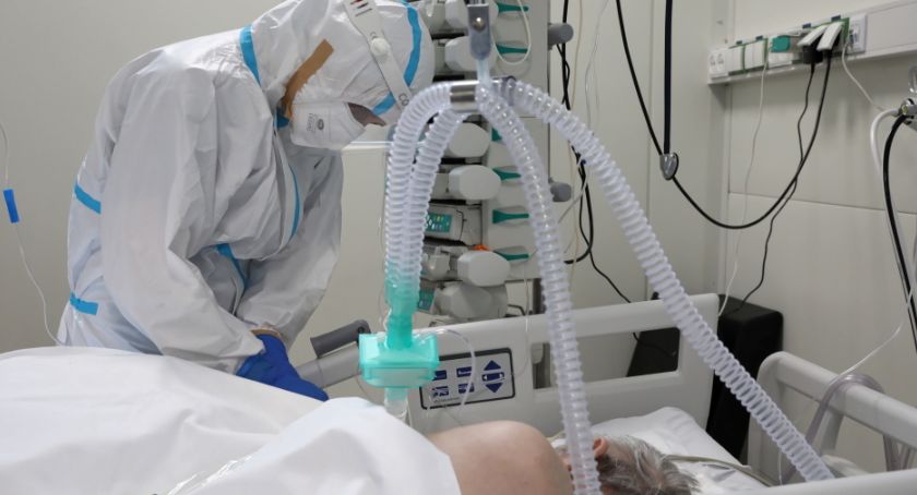 Ministerstwo Zdrowia: 6796 nowych zakażeń; zmarło 429 chorych z COVID-19