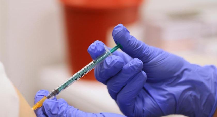 Ruszają szczepienia przeciwko COVID-19 dla młodzieży w wieku od 12 do 15 lat