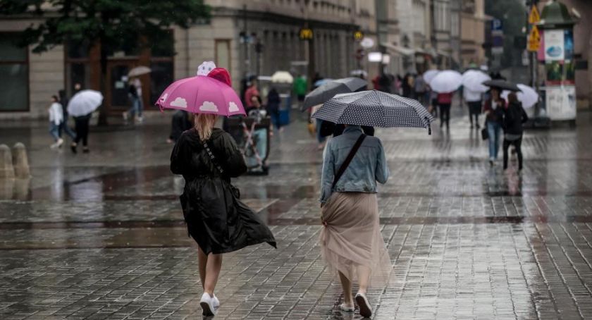 Synoptyk IMGW: w piątek ciepło, lokalnie zagrzmi i popada; do 26 st. C