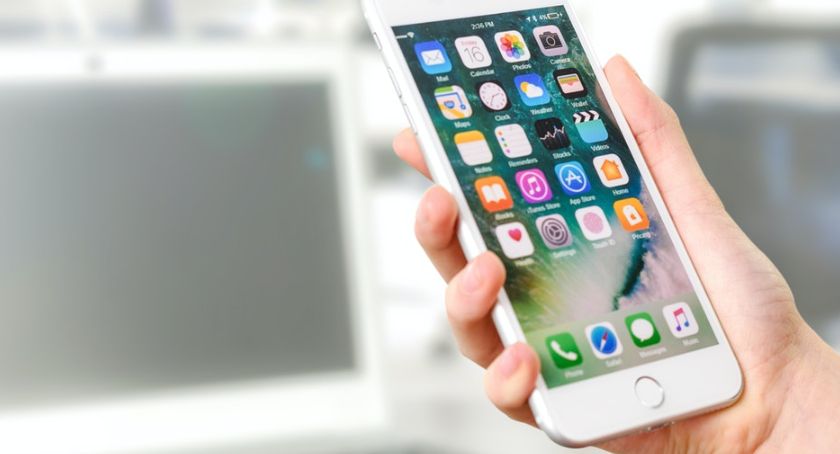 Jak powinna przebiegać rozmowa w serwisie naprawy iPhone’ów?