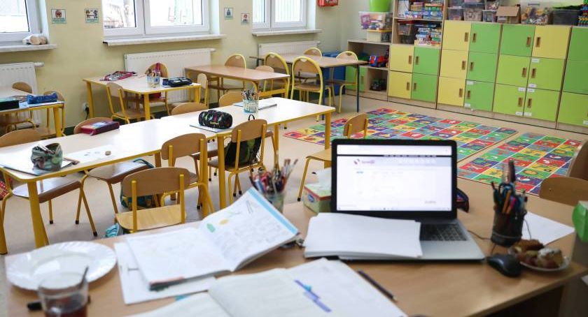 Niedzielski: zakładamy, że uczniowie we wrześniu wrócą do nauki stacjonarnej w szkołach