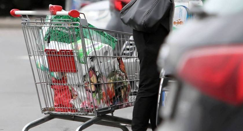 Polacy nie chcą zakazu handlu w niedziele