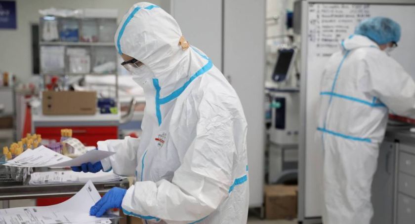 MZ: 722 nowe zakażenia koronawirusem, zmarło 10 osób z COVID-19