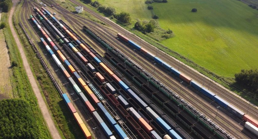 Warto postawić na transport towarów koleją. Planeta nam za to podziękuje