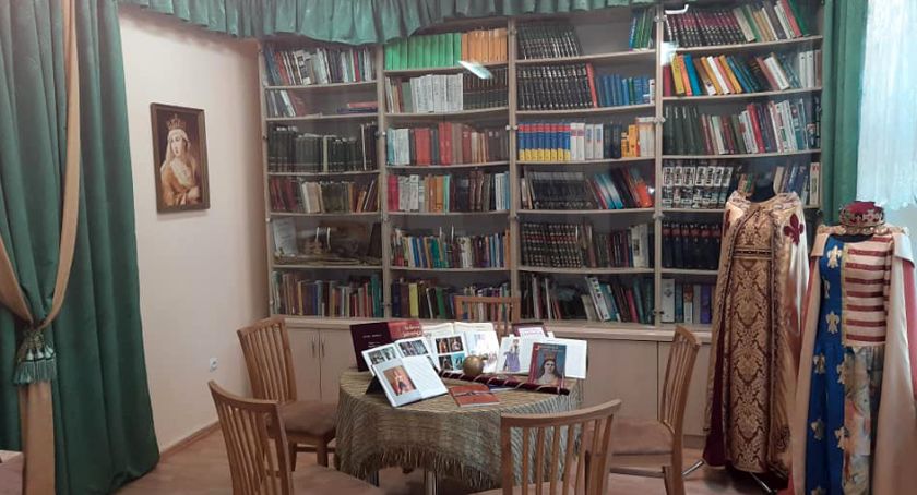 Nowe książki trafią do bibliotek powiatowych szkół