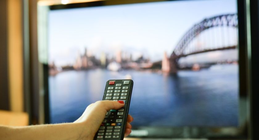 UOKiK radzi sprawdzić model telewizora, być może przed 1 lipca 2022 r. trzeba będzie go wymienić