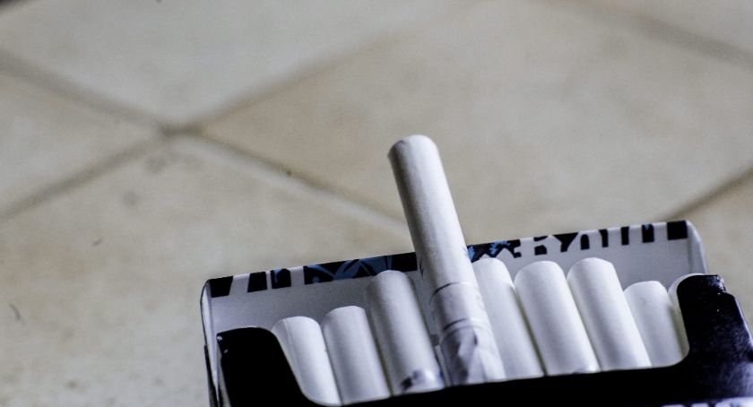 Naczelna Rada Lekarska apeluje: podnieść ceny najtańszych, tradycyjnych papierosów