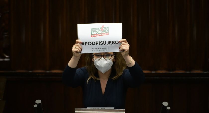 W Sejmie burzliwa debata nad projektem dot. aborcji; głosowanie nad jego odrzuceniem - w czwartek
