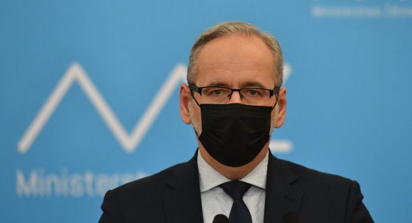 Szef MZ: minionej doby 26 965 zakażeń koronawirusem, zmarło 470 osób z COVID-19