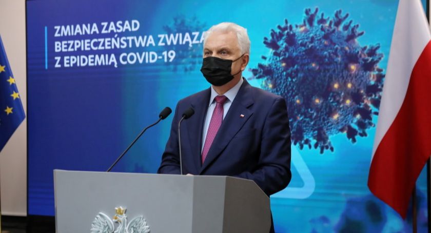 Kraska: od 15 grudnia obniżamy limity do 30 proc. obłożenia lokali; zamknięte dyskoteki