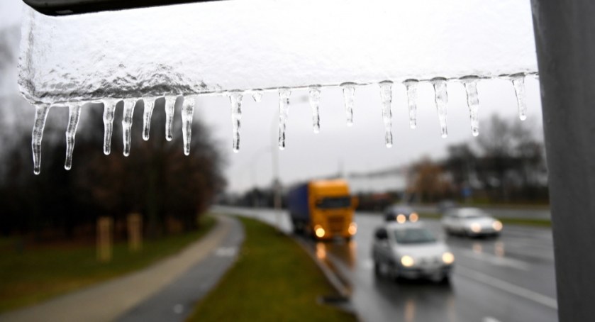IMGW ostrzega przed marznącymi opadami deszczu