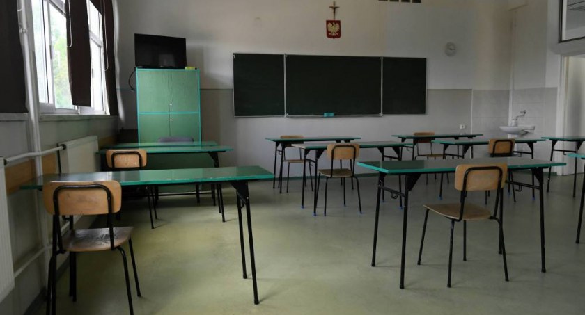 W poniedziałek uczniowie wracają do nauki, przez kilka dni będzie to nauka zdalna