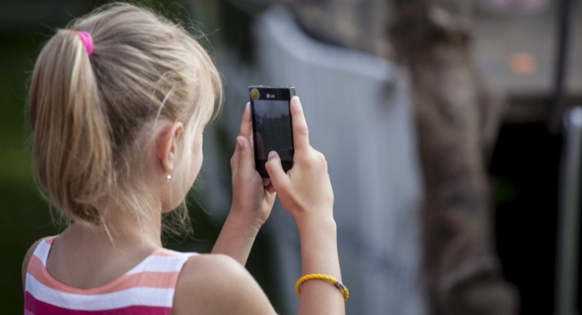 RPD: 13 proc. młodszych dzieci i aż 15 proc. młodzieży jest uzależnionych od social mediów