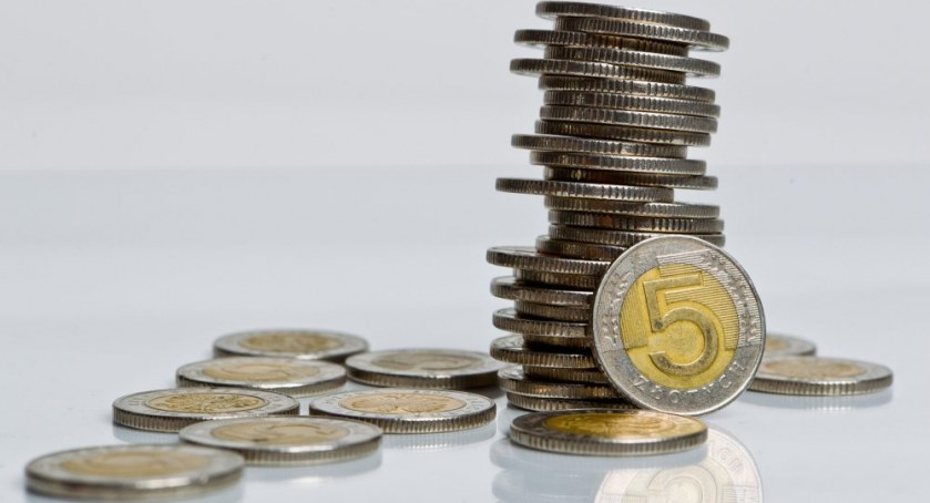 Złoty stracił w stosunku do dolara i euro