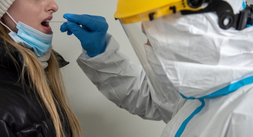 Ministerstwo Zdrowia: 5298 nowych potwierdzonych zakażeń koronawirusem; zmarła jedna osoba