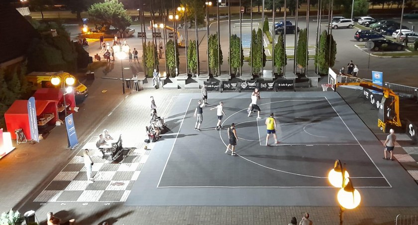 zdjęcie OSiR: basket 3x3 nocą