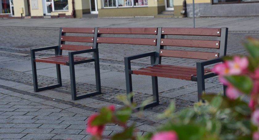 zdjęcie - ławka dla niepełnosprawnych w Inowrocławiu