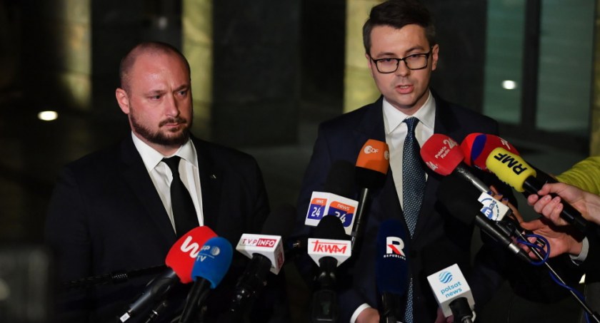 Z kraju i ze świata, Rzecznik rządu zweryfikujemy zachodzą przesłanki uruchomić procedury wynikające Paktu Północnoatlantyckiego - zdjęcie, fotografia