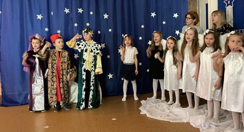 przedszkola, Muzycznej Krainie zapanował świąteczno wigilijny nastrój - zdjęcie, fotografia
