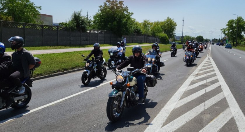 Społeczeństwo2, Parada motorów przejechała przez miasto - zdjęcie, fotografia