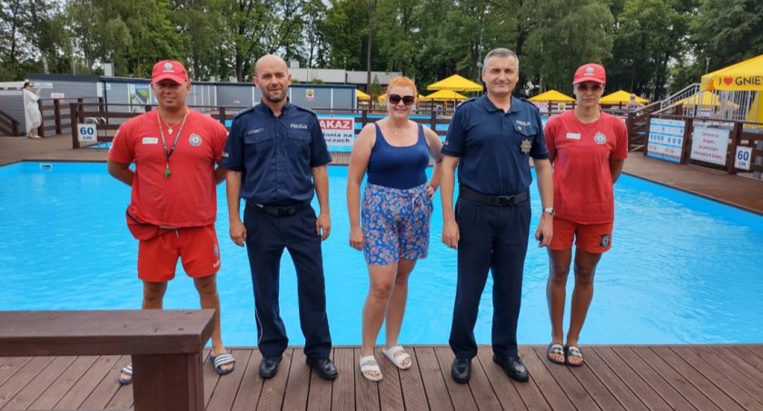Komunikaty Policja, Kręci bezpieczeństwo wodą basenie - zdjęcie, fotografia