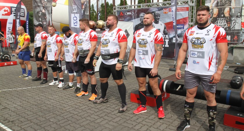 Inne, Strongmani rywalizują przed inowrocławską - zdjęcie, fotografia