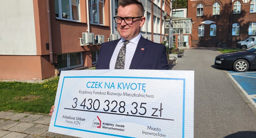 wybory, Wroński prezydent odebrał czeku wojewody - zdjęcie, fotografia
