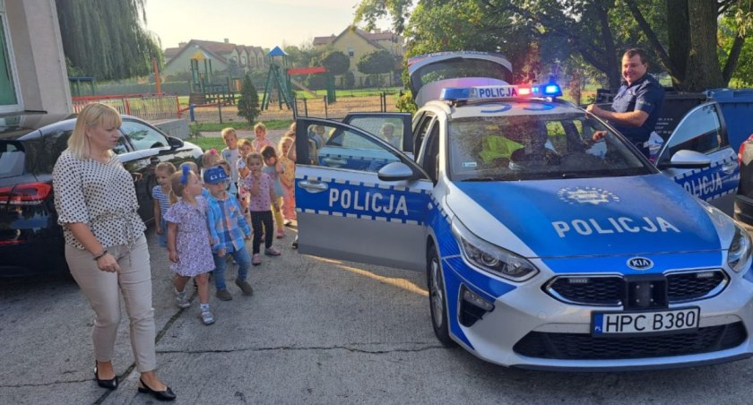 przedszkola, Drogówka edukuje najmłodsze  dzieci - zdjęcie, fotografia