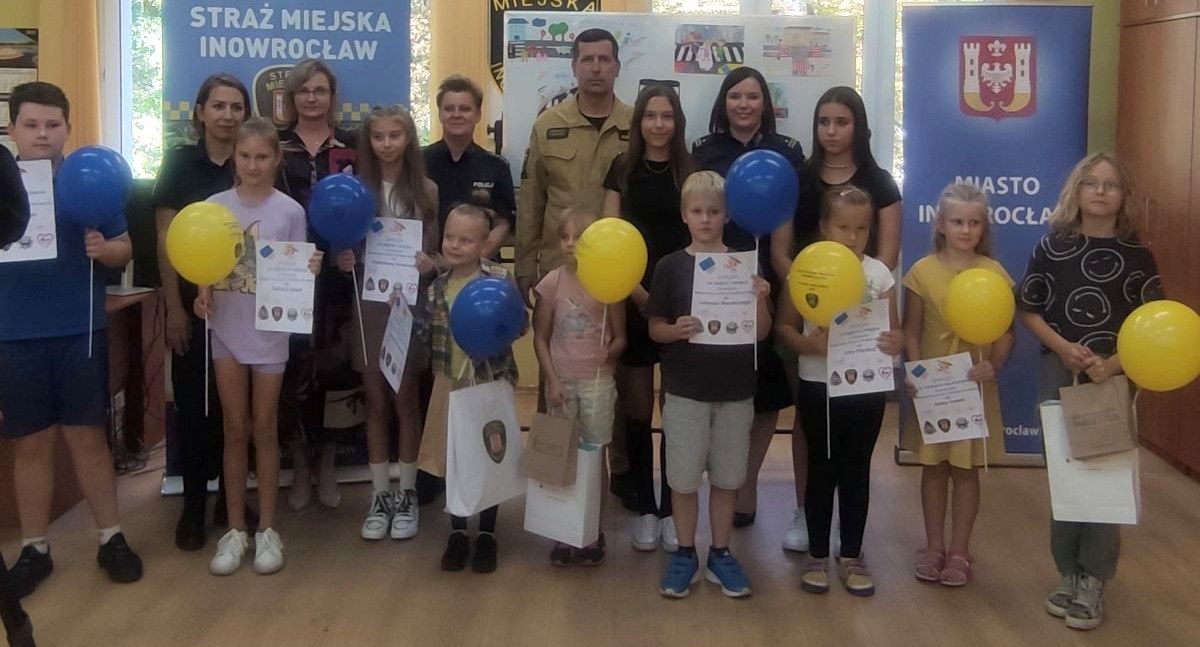 Komunikaty Policja, Wręczyli nagrody konkursie Bezpieczny uczeń drodze szkoły - zdjęcie, fotografia